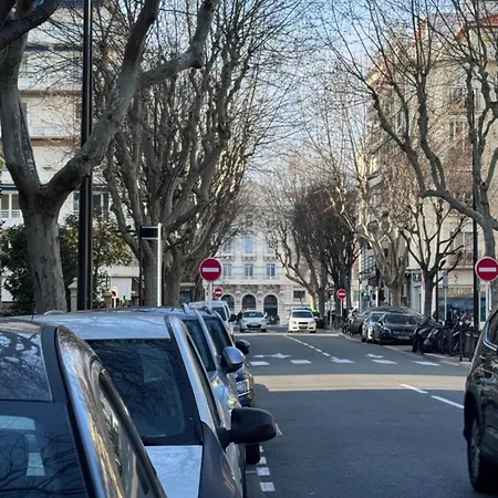 Le Nid Douillet Du Carré D'or Antibes