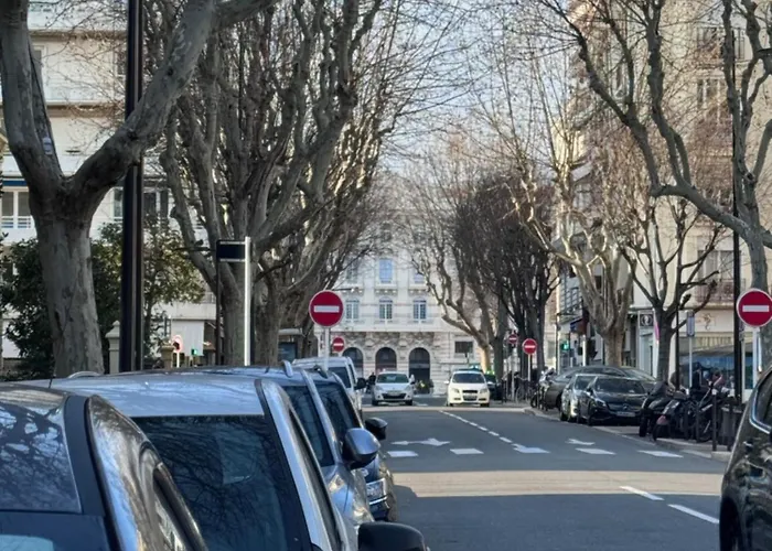 Le Nid Douillet Du Carré D'or Antibes